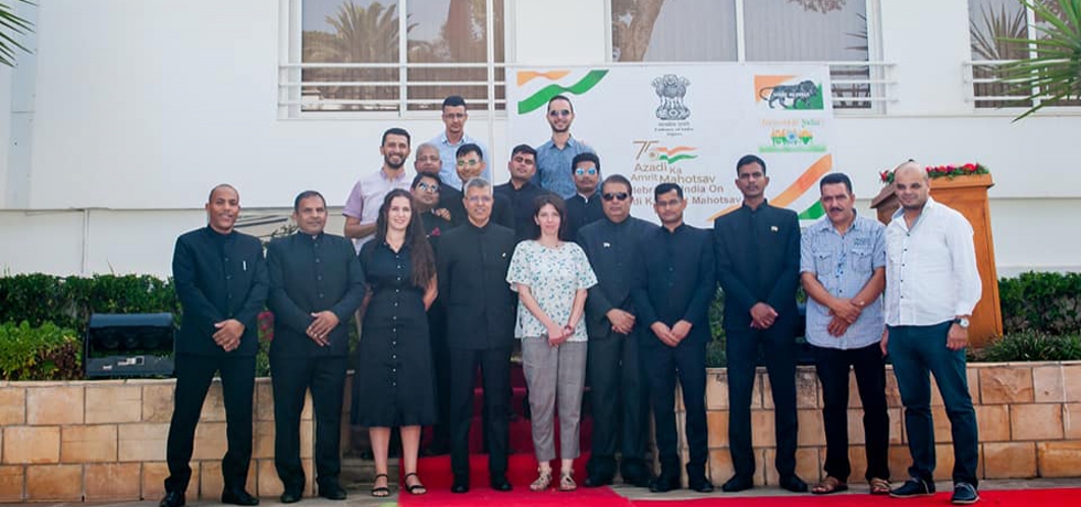 Indian Diaspora and Friends of India celebrated 76th Independence Day in Algiers with great joy, enthusiasm and singing of the national anthem. Ambassador Gaurav Ahluwalia hoisted the Tiranga and read out excerpts from Rashtrapatijis address.